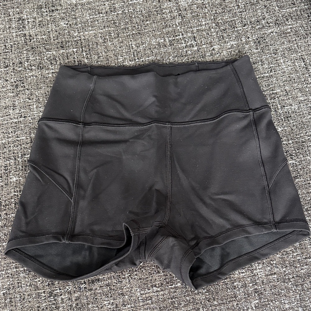 Lululemon In Movement Short *Everlux 2.5" in Black Size 4